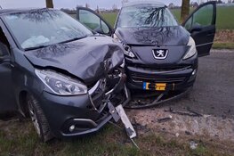 Frontale aanrijding in Venhuizen