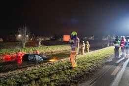 Verlaten auto in ijskoude sloot in Enkhuizen aangetroffen