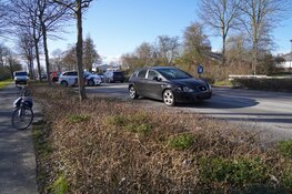 Fietser geschept door auto in Grootebroek