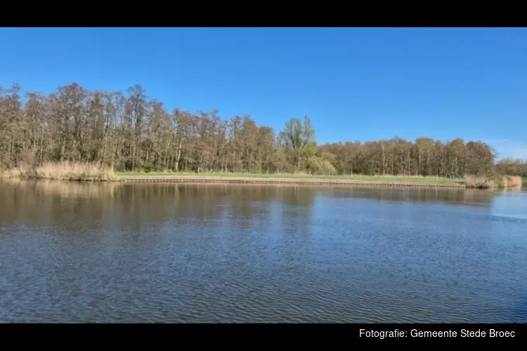 Nieuwe aanlegsteiger in vaargebied De Weelen
