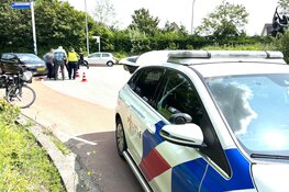 Fietsster gewond geraakt na aanrijding met auto op rotonde in Bovenkarspel