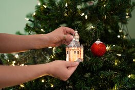 Museum verkoopt Hoofdtoren-bal. Hang de Hoofdtoren in je kerstboom!