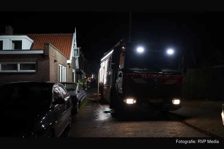 Accu vliegt in brand in woning. Flinke schade door roet en water