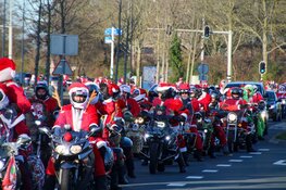 Santa Máxima-motortocht met 156 motoren haalt duizenden euro’s op voor zieke kinderen
