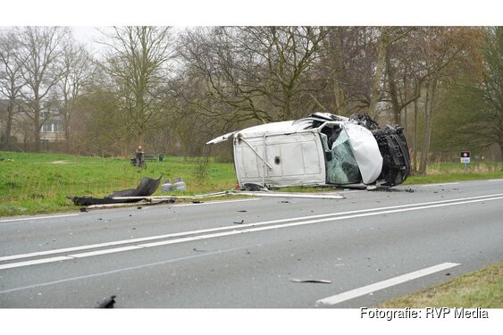 Persoon overleden na aanrijding tussen meerdere voertuigen op N307 bij Venhuizen