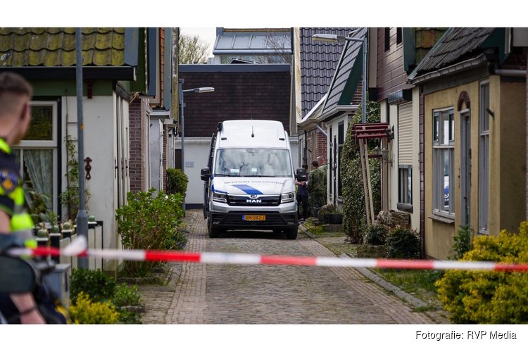 Straat afgesloten en EOD ingezet bij woning in Grootebroek