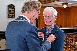 Per oldtimer naar een lintje: vijf inwoners onderscheiden in Stede Broec