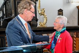 Per oldtimer naar een lintje: vijf inwoners onderscheiden in Stede Broec