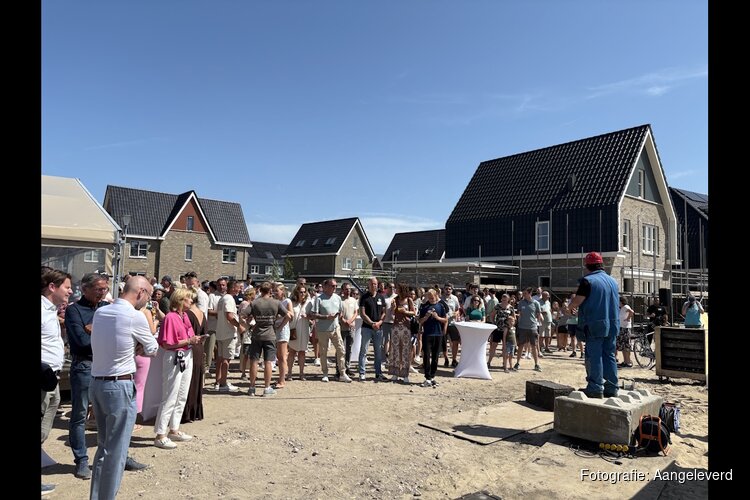 Feestelijke burenborrel laatste eiland Waterweide