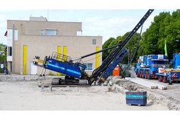 Heimachine kantelt tijdens bouwwerkzaamheden Bovenkarspel