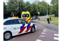 Aanrijding tussen fietsster en auto in Grootebroek, diverse hulpdiensten ingezet