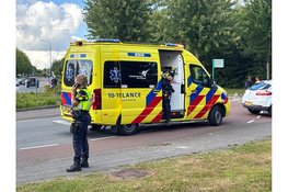Aanrijding tussen fietsster en auto in Grootebroek, diverse hulpdiensten ingezet