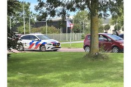 Aanrijding tussen twee auto’s op de Raadhuislaan in Grootebroek