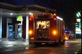 Medewerkster tankstation Bovenkarspel activeert onbedoeld brandalarm
