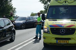 Kettingbotsing bij Broekerhaven, meerdere personen in ambulance nagekeken