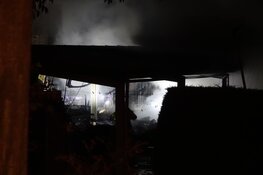 Brand legt overkapping in de as in Grootebroek