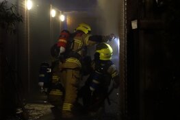 Schuurbrand Bovenkarspel, veel rookontwikkeling