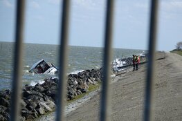 Grote zoekactie op IJsselmeer na omslaan boot
