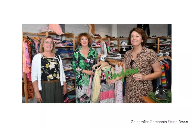 Opening tweedehands kledingwinkel Praktijkschool