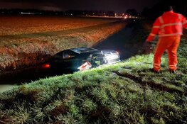 Auto te water in Grootebroek