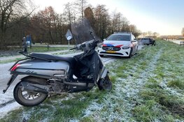 Scooterrijdster gevallen door gladheid in Bovenkarspel.