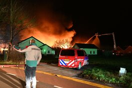 Grote uitslaande brand in Schellinkhout